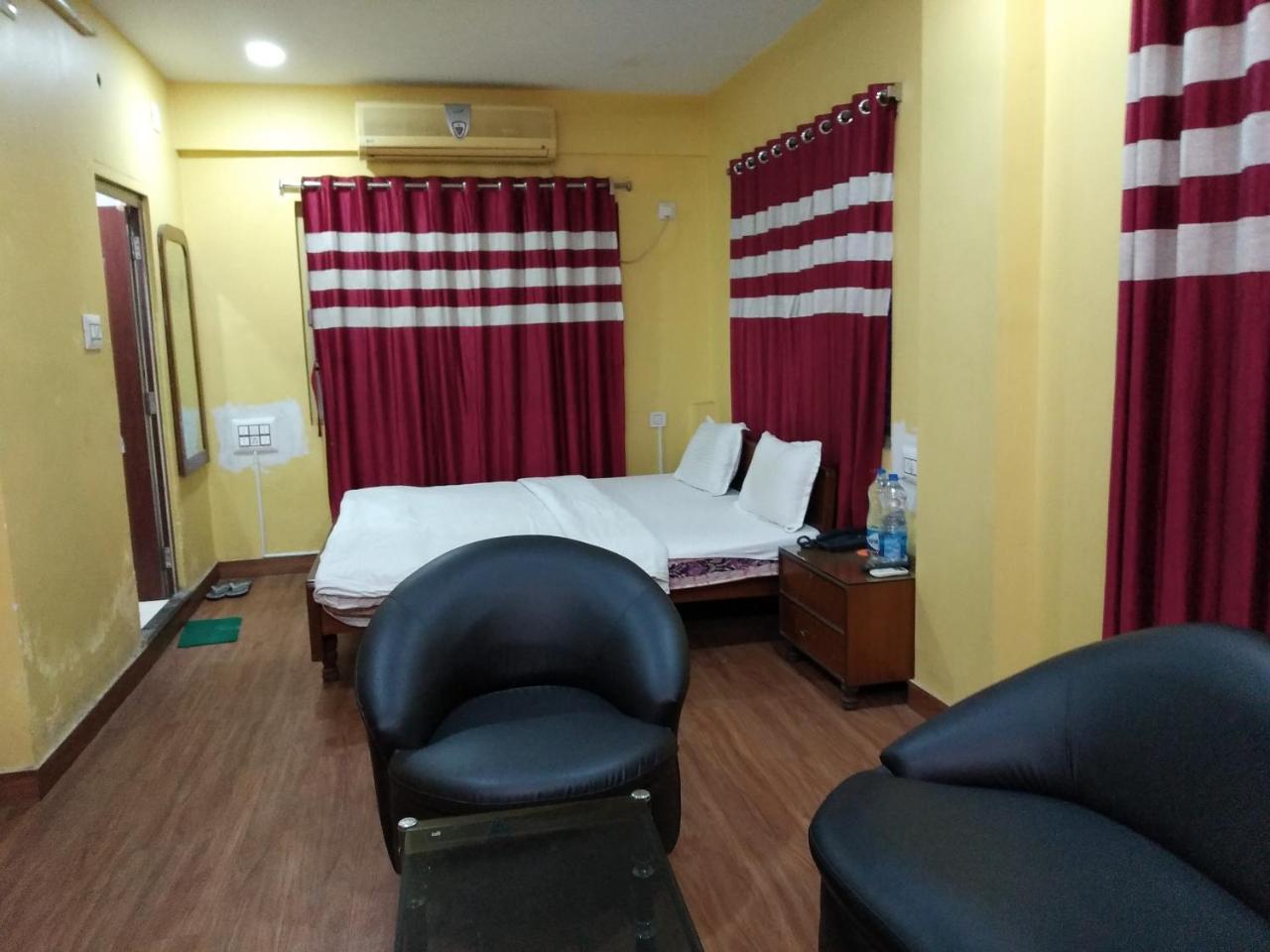 Hotel RELAX Calcutta Buitenkant foto